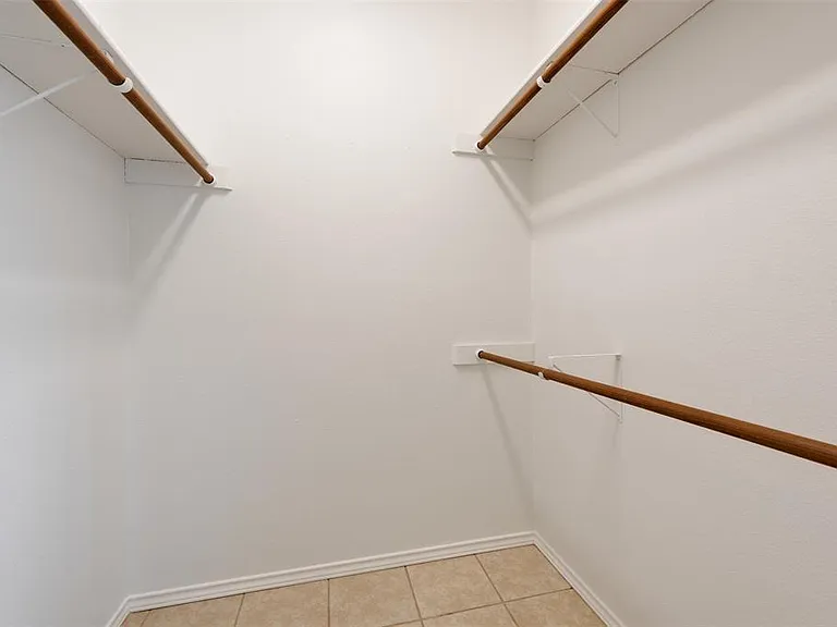 9100 Mountain Ridge Dr #105 — Photo 4