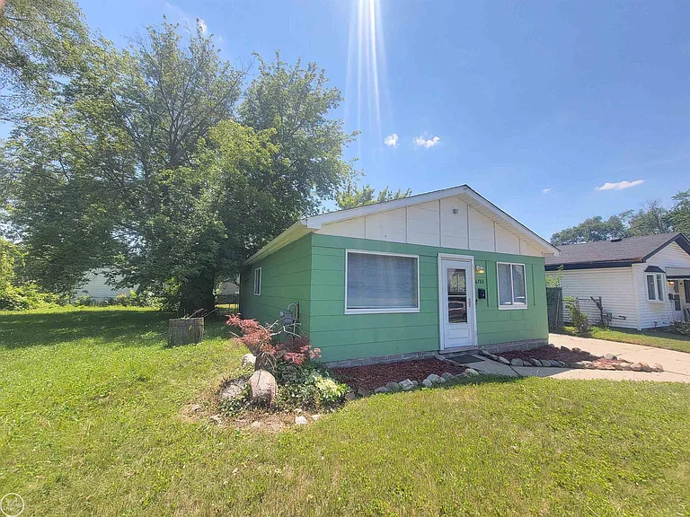 6784 Studebaker Ave — Photo 2
