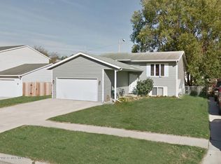 866 E Village Cir SE, Rochester, MN 55904