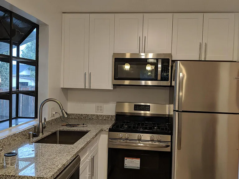 1053 Montgomery St — Photo 1