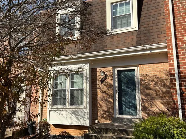 9950 Whitewater Dr, Burke, VA 22015