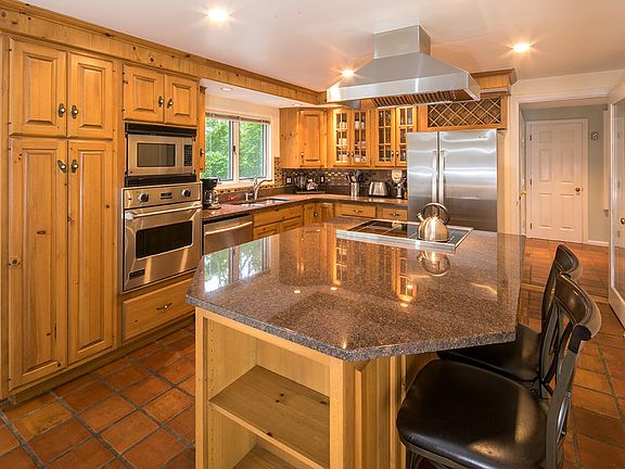 3rd image of 162 Clover Hill Dr