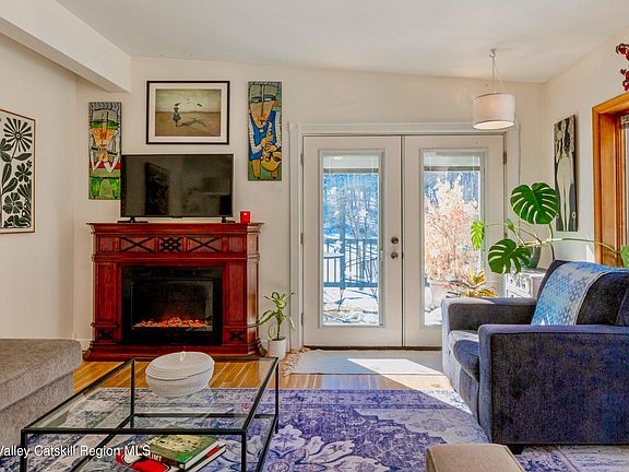 4th image of 1046 Cow Hough Road