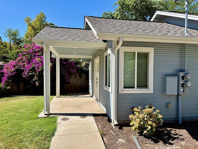 237 Earl Ave — Photo 3