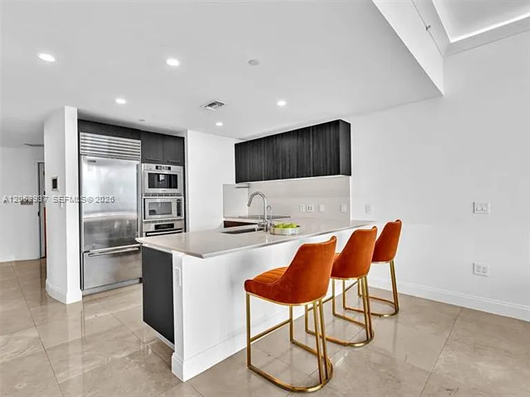 17001 Collins Ave #CU-2106 — Photo 10