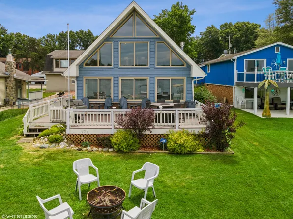 45682 Lake Dr, Decatur, MI 49045