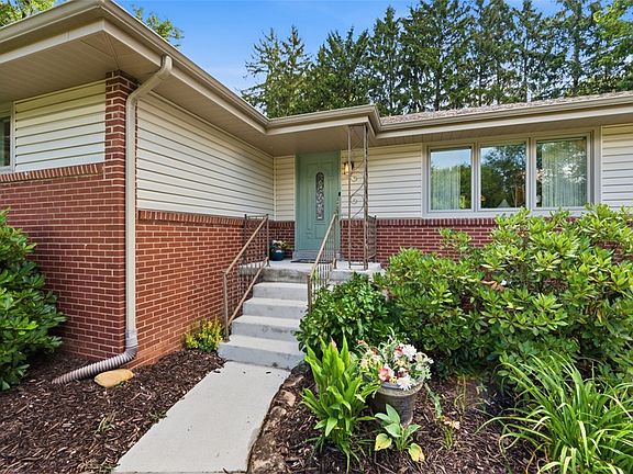 5th image of 111 Cedar Dr