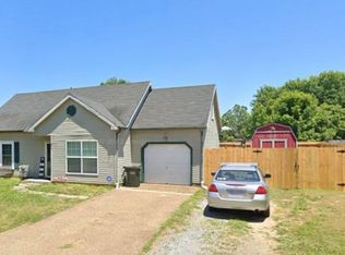 577 Foxfield Rd, Hopkinsville, KY 42240