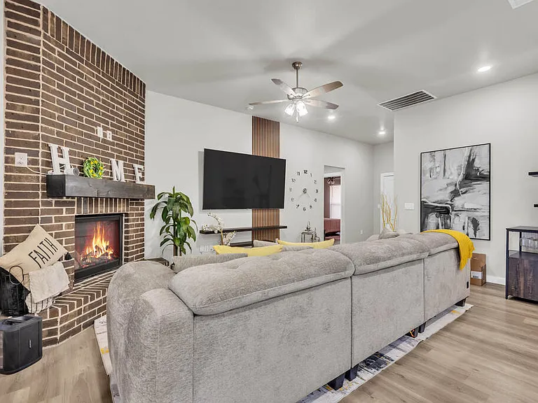 2512 Blazing Saddle Blvd — Photo 6