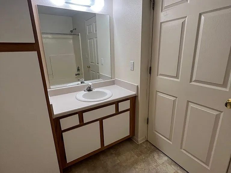 Ashley Square Apartments — Photo 50