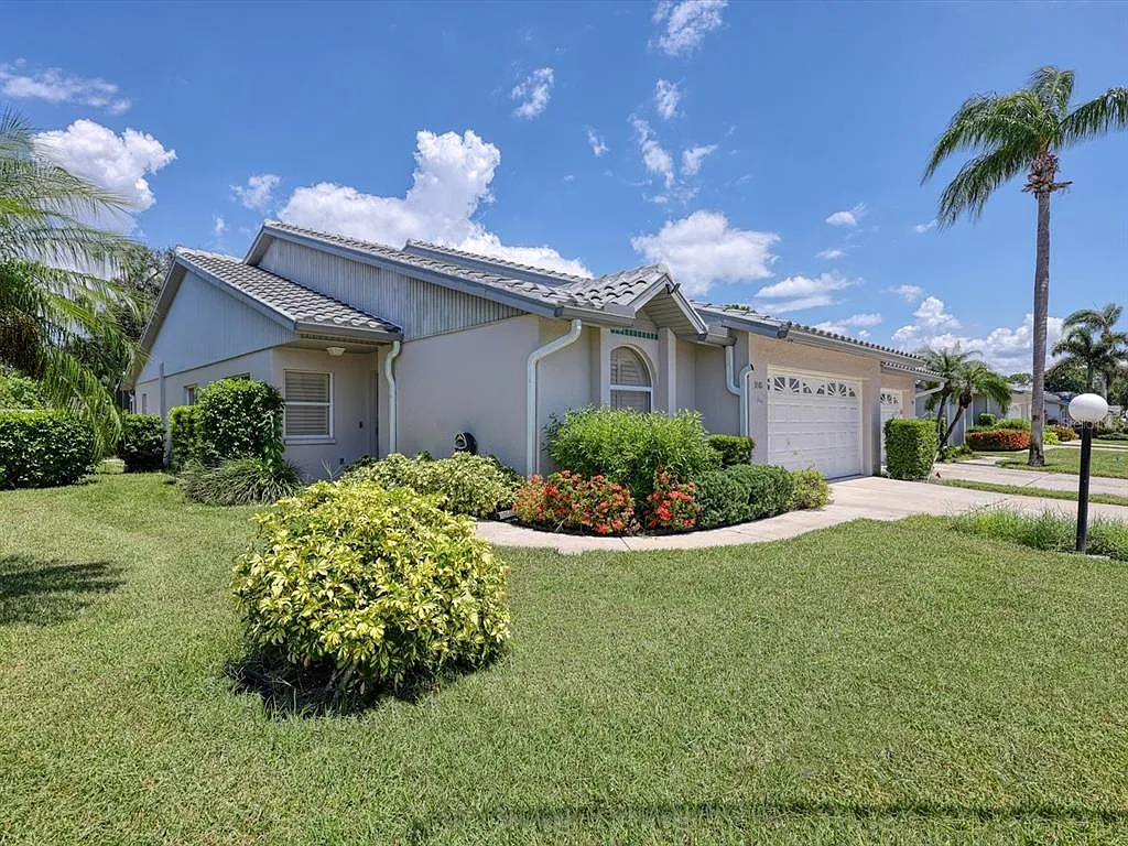 3 bed, 2.0 bath, 1803 sqft, $2,875 — Photo 3