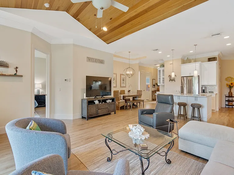 2010 Bridgepointe Cir #102 — Photo 9