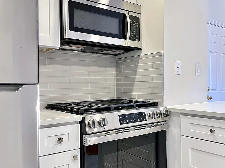 131 Pearl St — Photo 4
