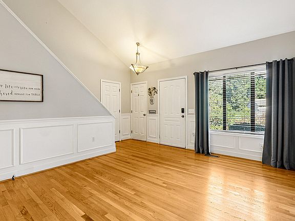 2nd image of 114 Wessex Pl