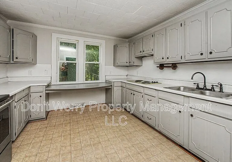 4106 Lexwin Ave — Photo 4