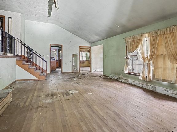 5th image of 51200 Lilac Rd
