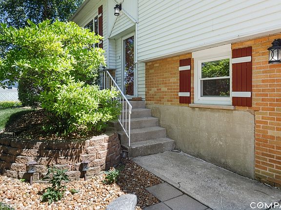 2nd image of 5733 Victoria Dr