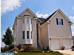 1 Buckingham Ct, Delran, NJ 08075