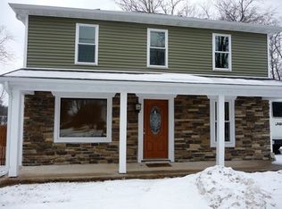 812 S Washington St, Waupaca, WI 54981