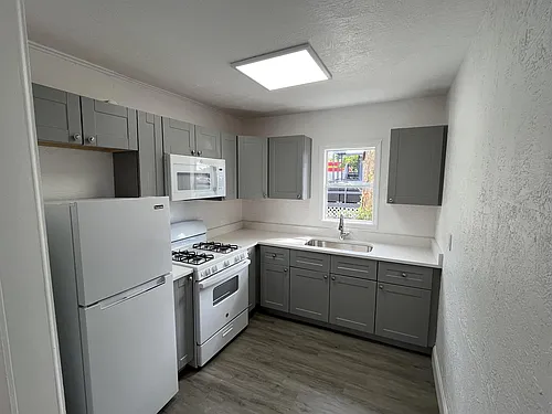 615 Dora St Photo 1