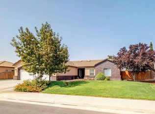 2014 N Foxhill Pl, Hanford, CA 93230