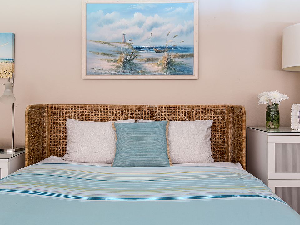 Comfortable queen size bed