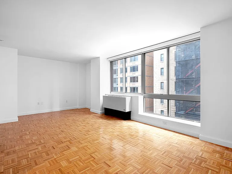 360 W 43rd St #N6B — Photo 2