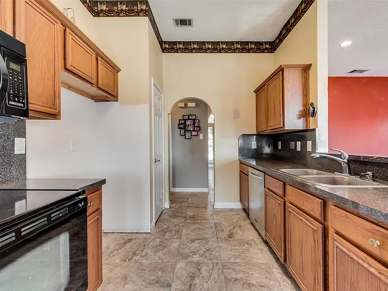 521 Brazos St — Photo 4