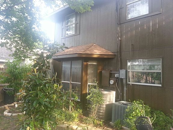 4th image of 403 Valley Mills Dr