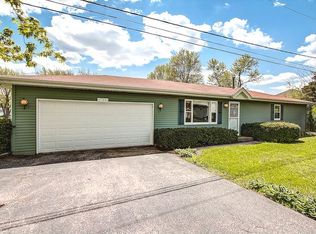 21331 W Highland Dr, Lake Zurich, IL 60047