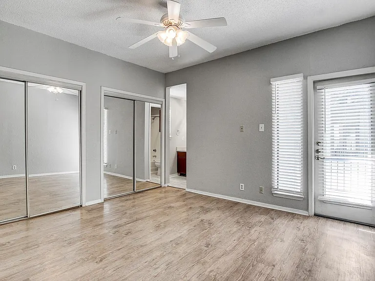 807 W 25th St #210 — Photo 12