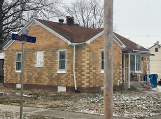 632 Austin Ave, Flora, IL 62839