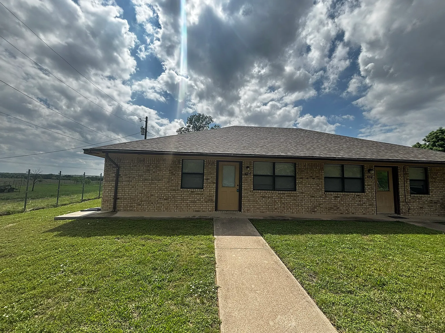 2 bed, 949 sqft, $749 — Photo 1