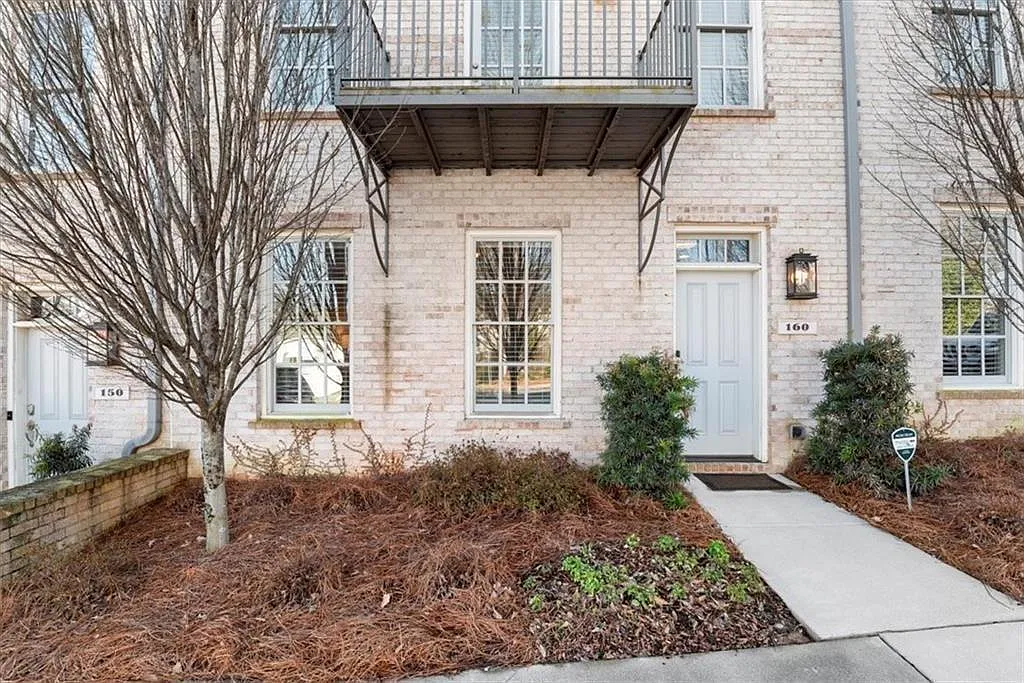 4 bed, 3.5 bath, 2160 sqft, $4,500 — Photo 2