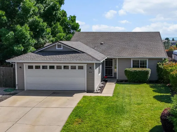 910 Montcrest Dr, Redding, CA 96003
