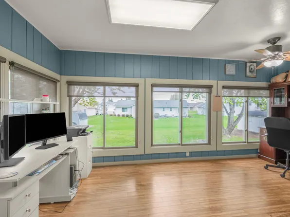 631 David Ave, Hamburg, MN 55339