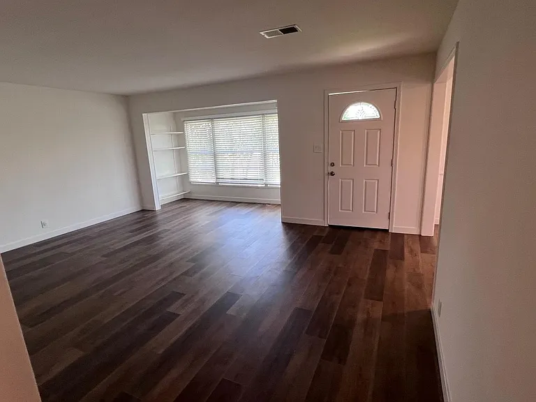 20202 Spruce Ave — Photo 5