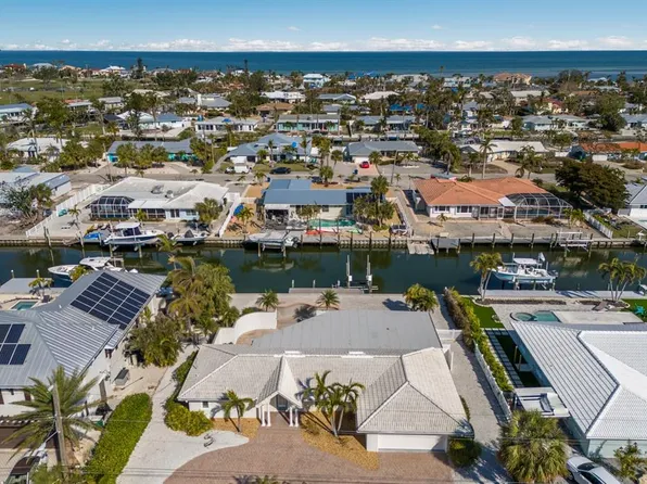 627 Dundee Ln, Holmes Beach, FL 34217