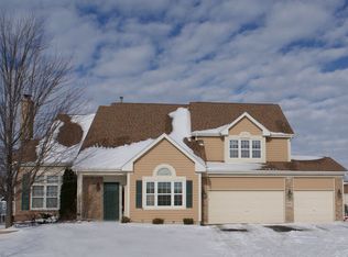 1063 Markus Ct, Lake Zurich, IL 60047