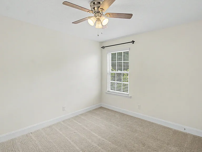 906 Rachel Ln — Photo 23