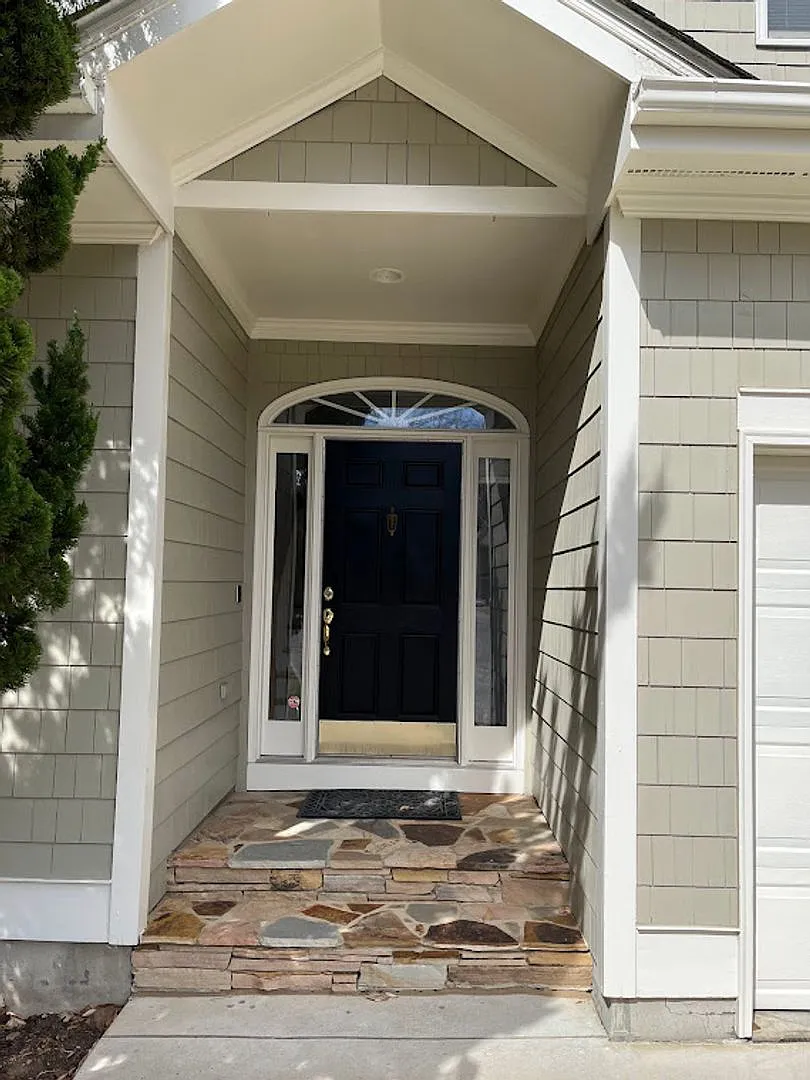 3 bedroom 3 bath Townhouse Minutes Away from UNC- Available Summer 2027 — Photo 2