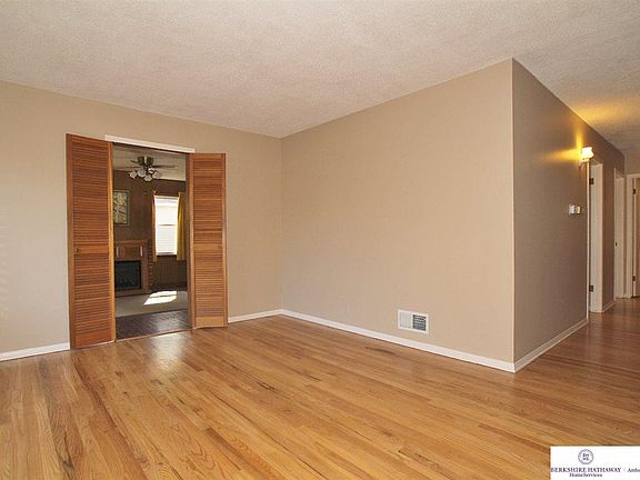 3rd image of 914 Cole Creek Dr