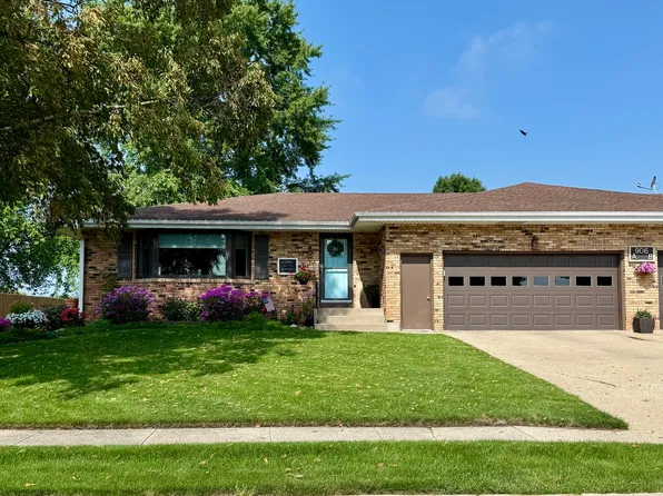 906A Carlisle Dr, Rochelle, IL 61068