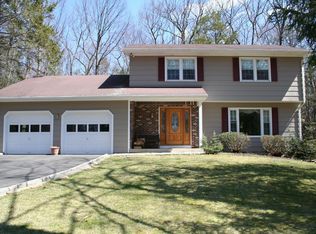 53 Flax Hill Rd, Brookfield, CT 06804