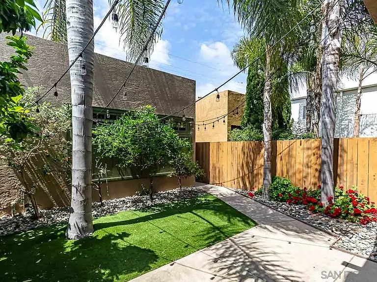 1368 Oliver Ave — Photo 24