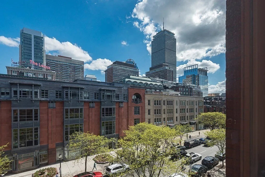 1 bed, 1012 sqft, $5,400 — Photo 4