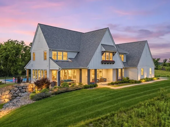 22233 Dakota Ave, Lakeville, MN 55044