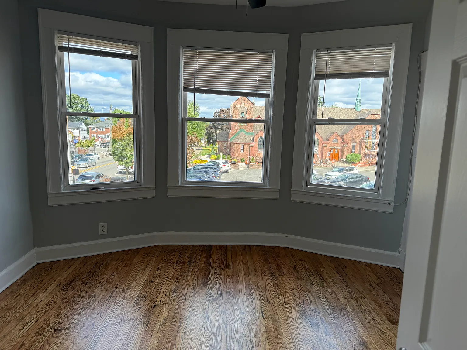 3 bed, $3,000 — Photo 2