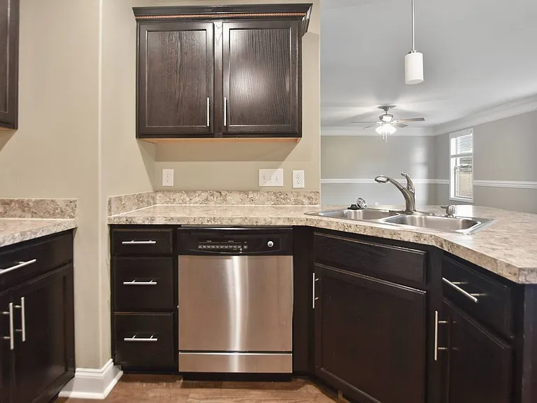 512 Sourwood Dr — Photo 9