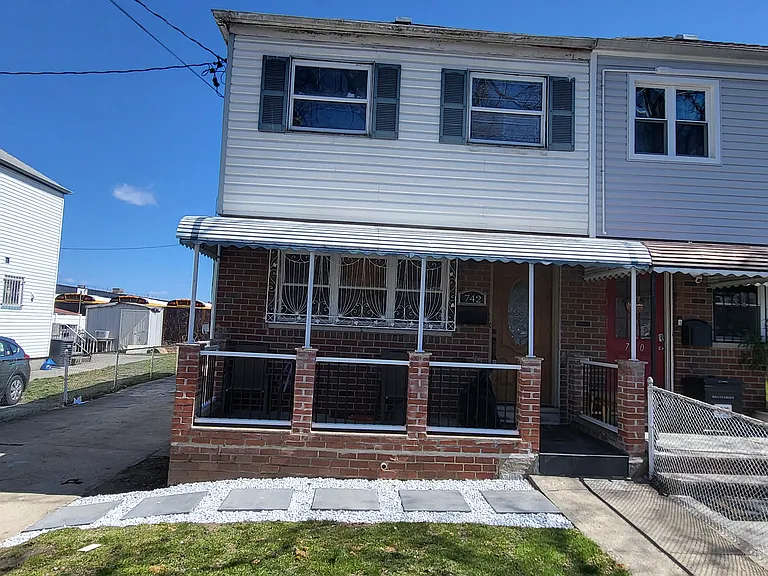 742 Havemeyer Ave — Photo 4